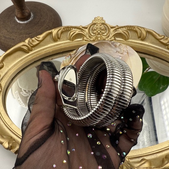 Elegant silver-tone wrap watch in the famous luxury Serpenti style - Picture 9 of 17